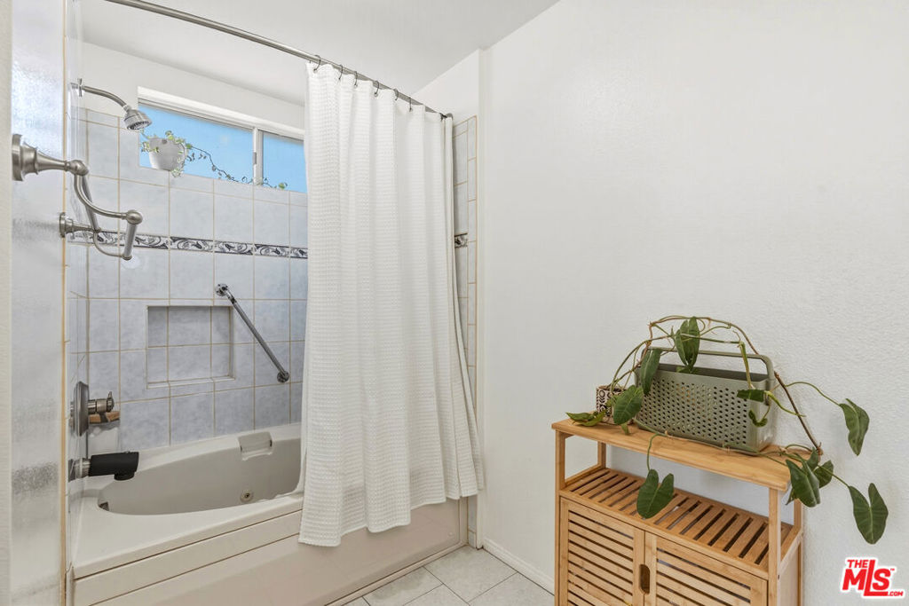 3605 E Anaheim Street 205