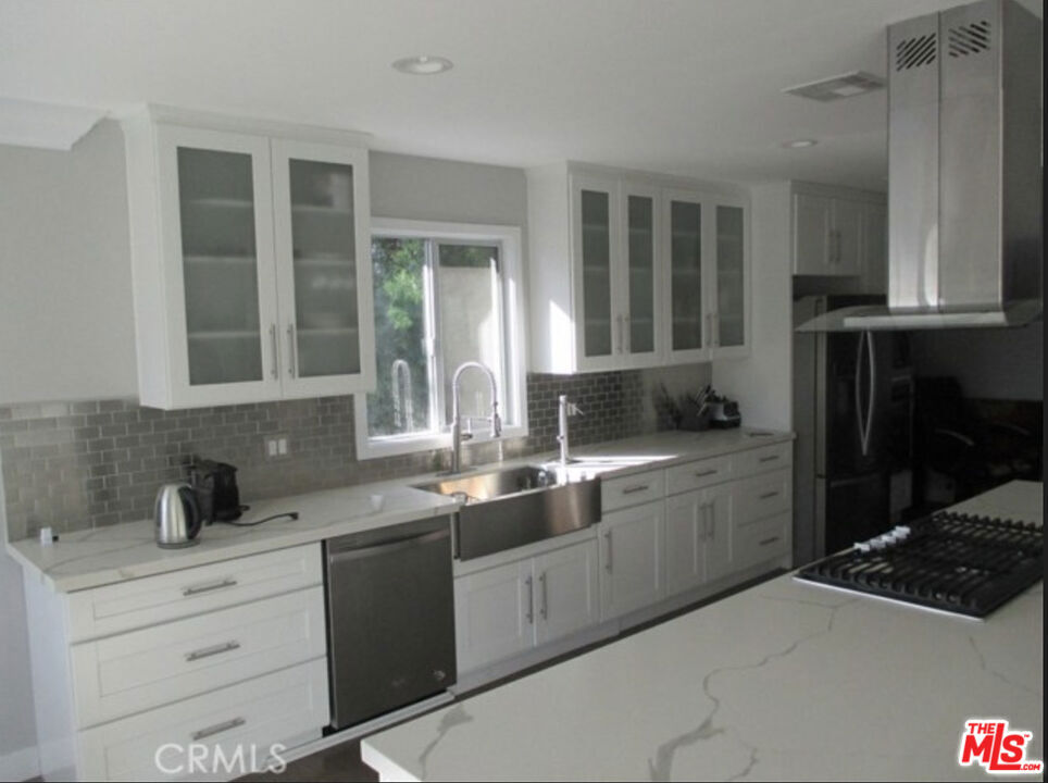 6008 S Chariton Avenue