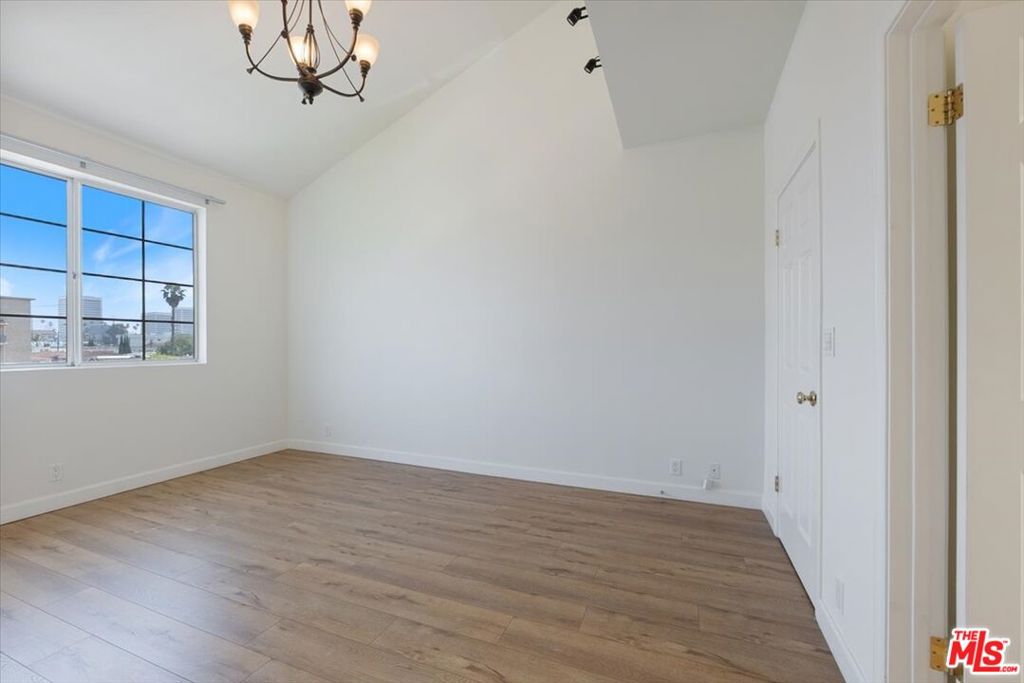 1433 Barry Avenue 301