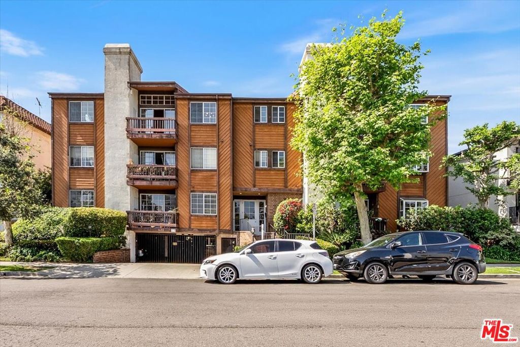1433 Barry Avenue 301