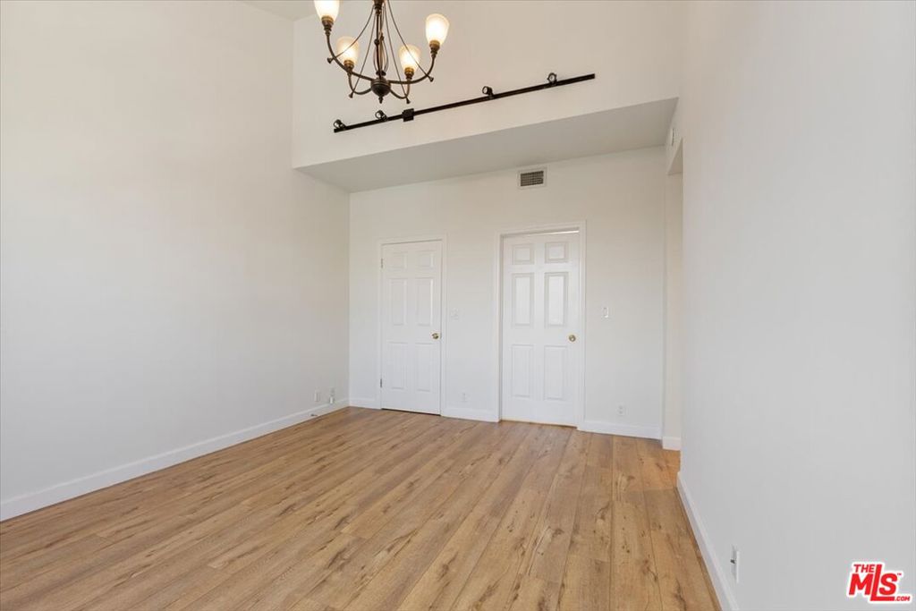 1433 Barry Avenue 301