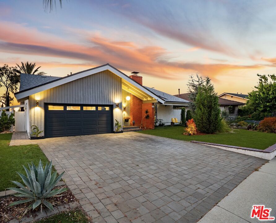 941 N Del Sol Lane