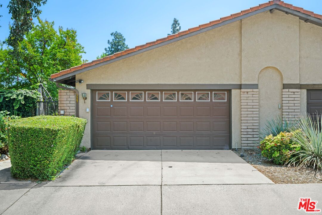 2467 Calle Villada Cir