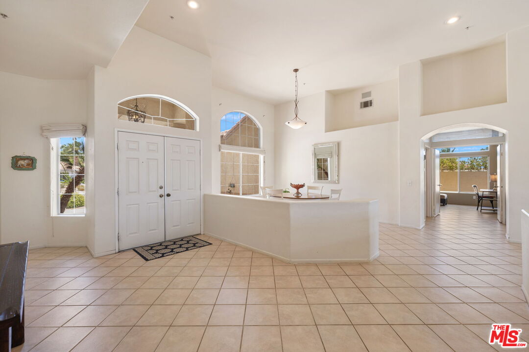 9891 El Rio Ln