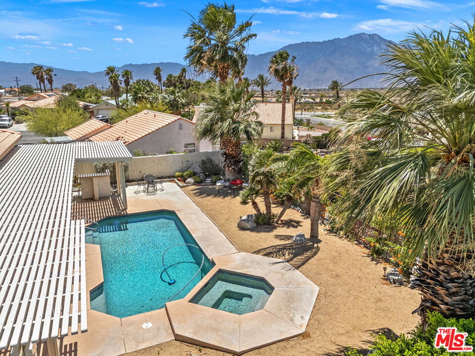 9891 El Rio Ln