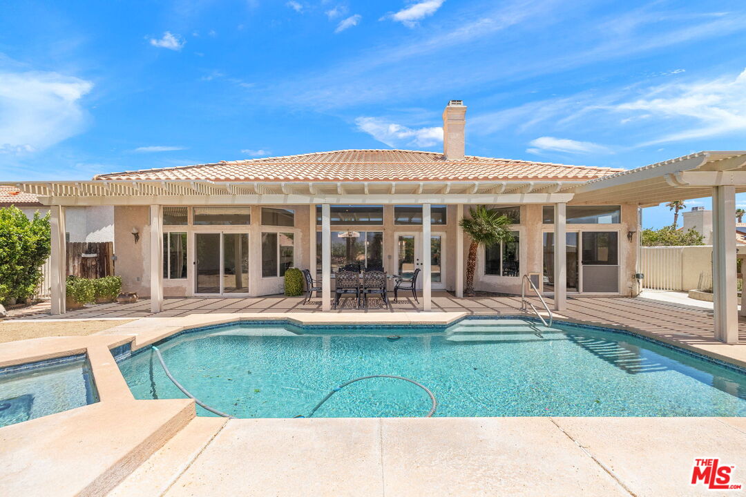 9891 El Rio Ln