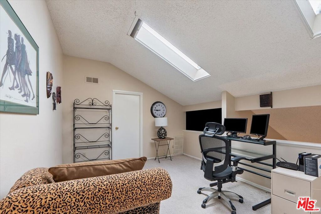 883 W 34th Street M