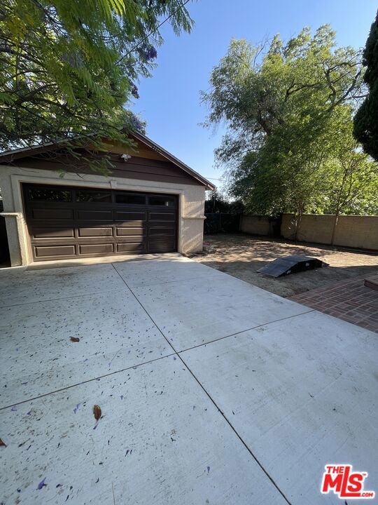 448 W 10th Street