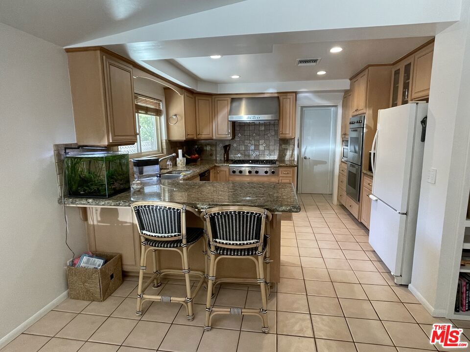 448 W 10th Street
