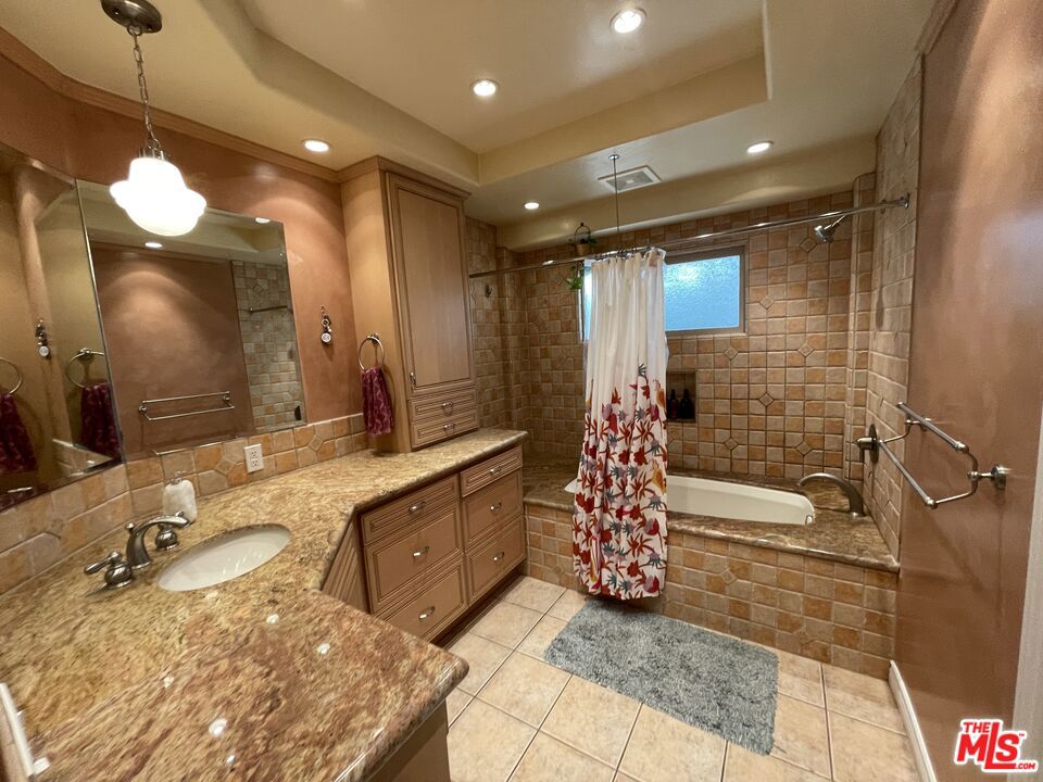 448 W 10th Street