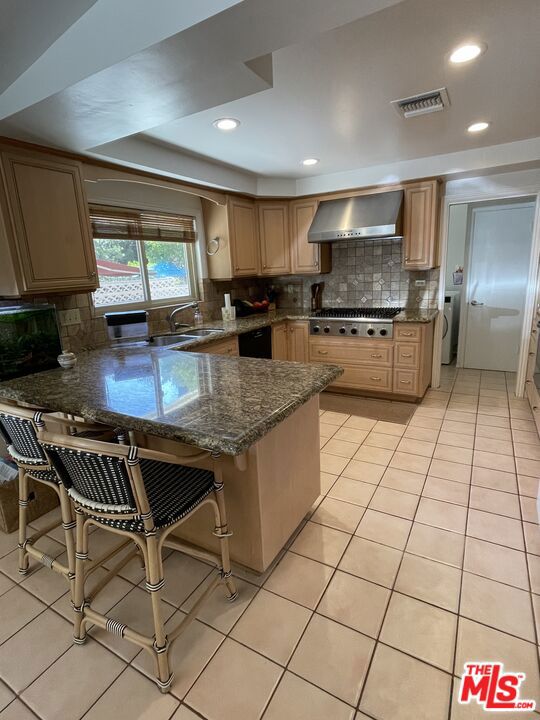 448 W 10th Street