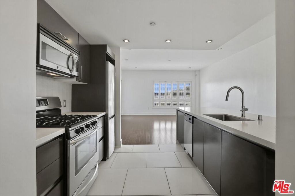 1700 Sawtelle Boulevard 210