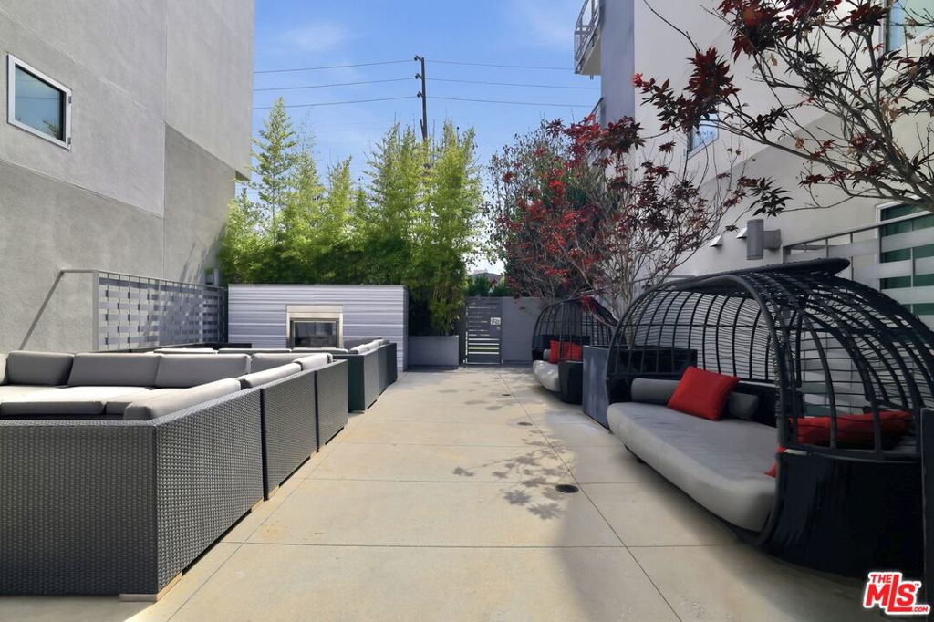 1700 Sawtelle Boulevard 210