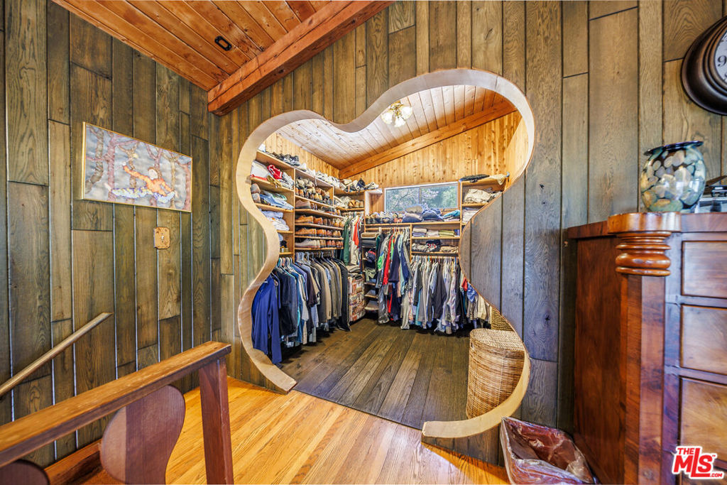 2509 Roscomare Road