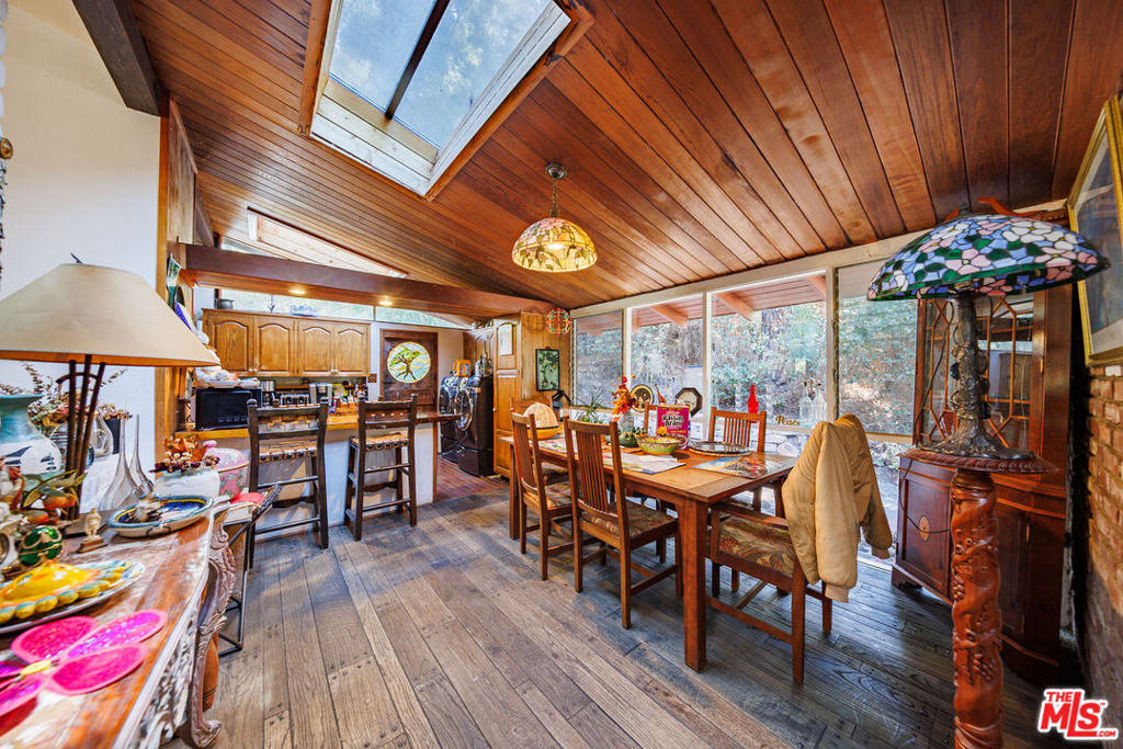 2509 Roscomare Road