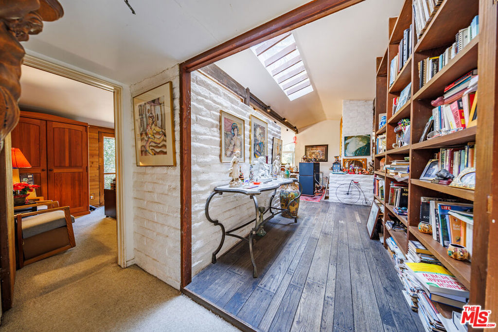 2509 Roscomare Road