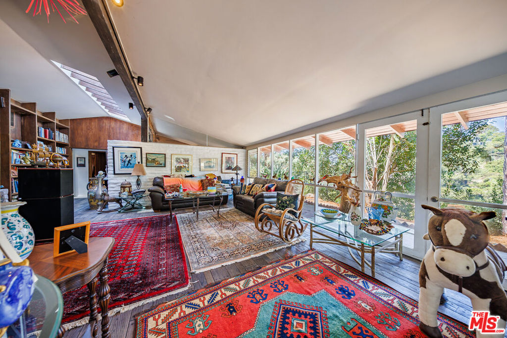 2509 Roscomare Road