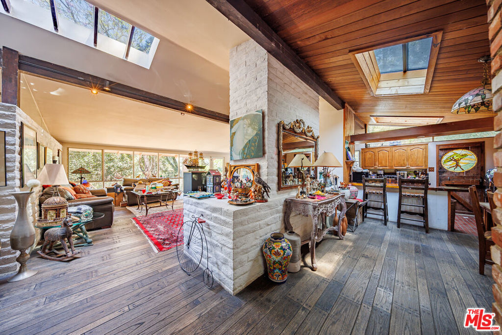 2509 Roscomare Road