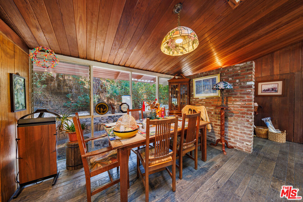 2509 Roscomare Road