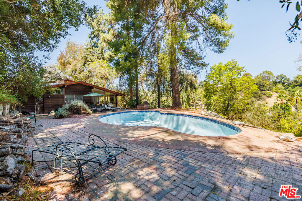 2509 Roscomare Road