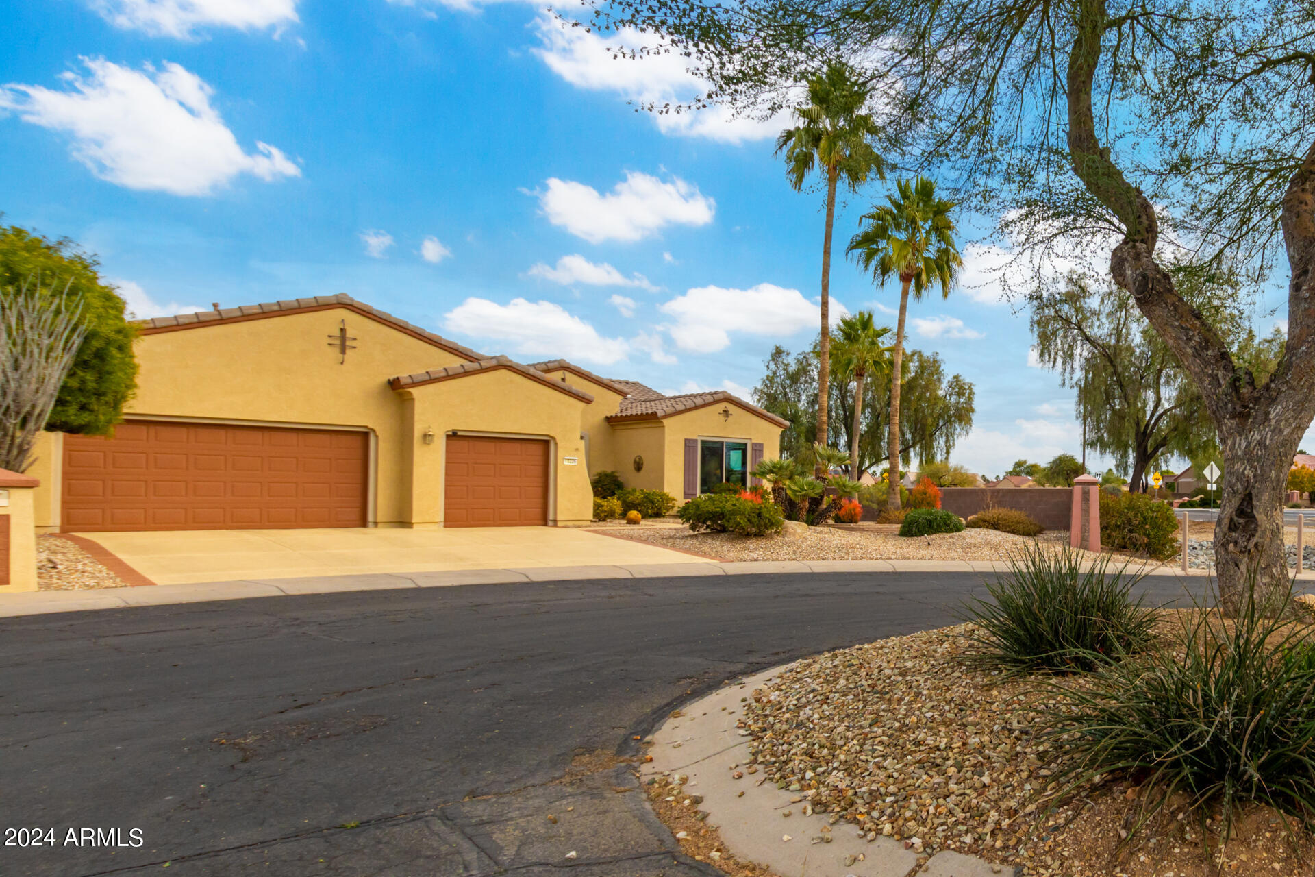 15226 W SIERRA VISTA Drive