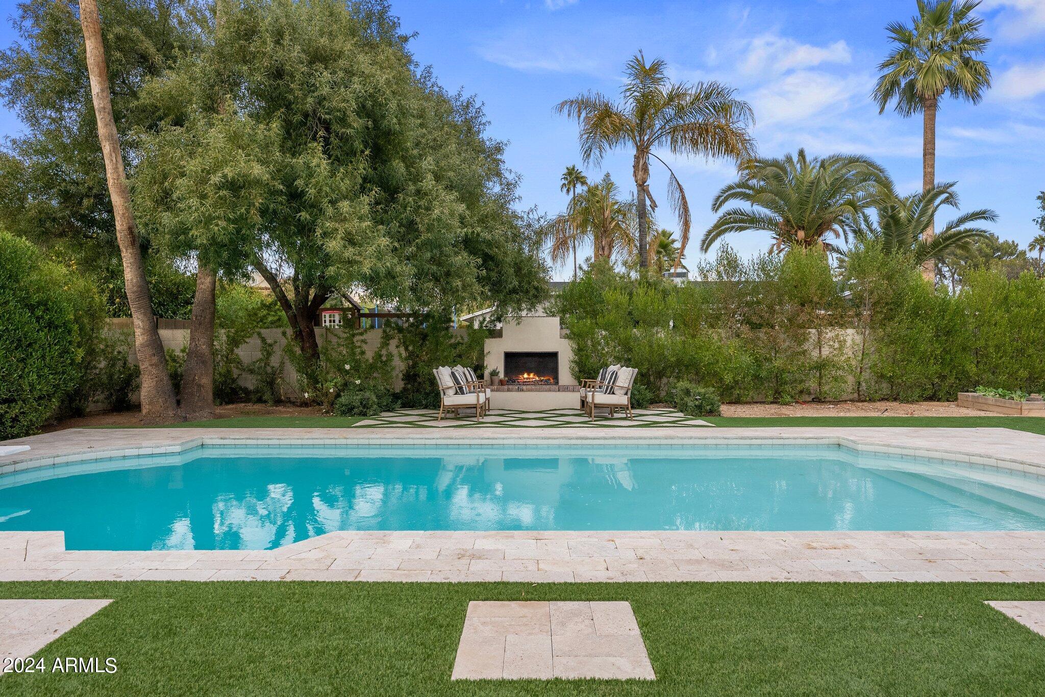 5430 E WINDROSE Drive