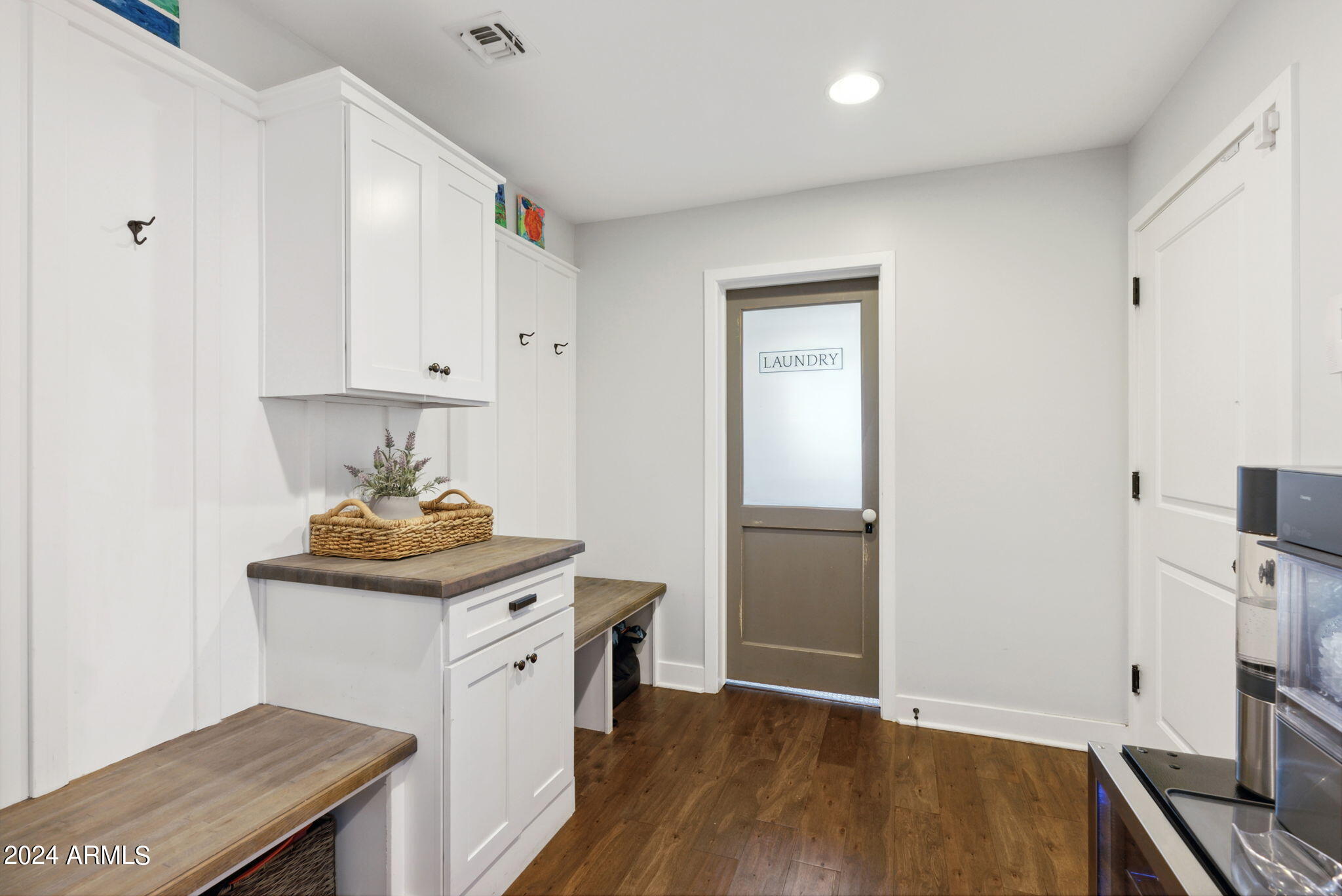 4049 E CLARENDON Avenue