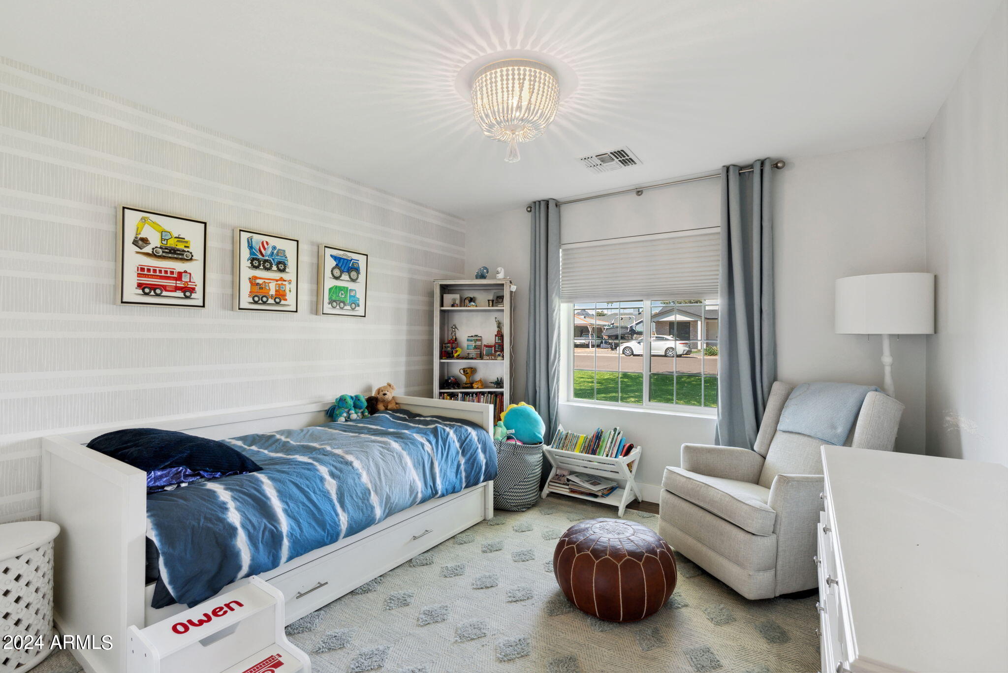 4049 E CLARENDON Avenue