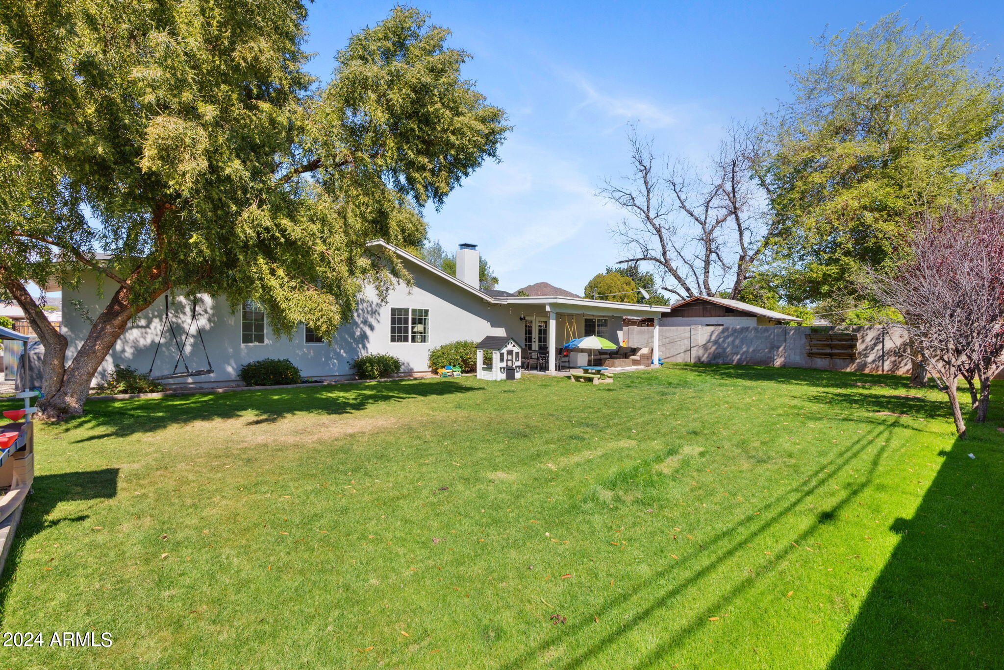 4049 E CLARENDON Avenue