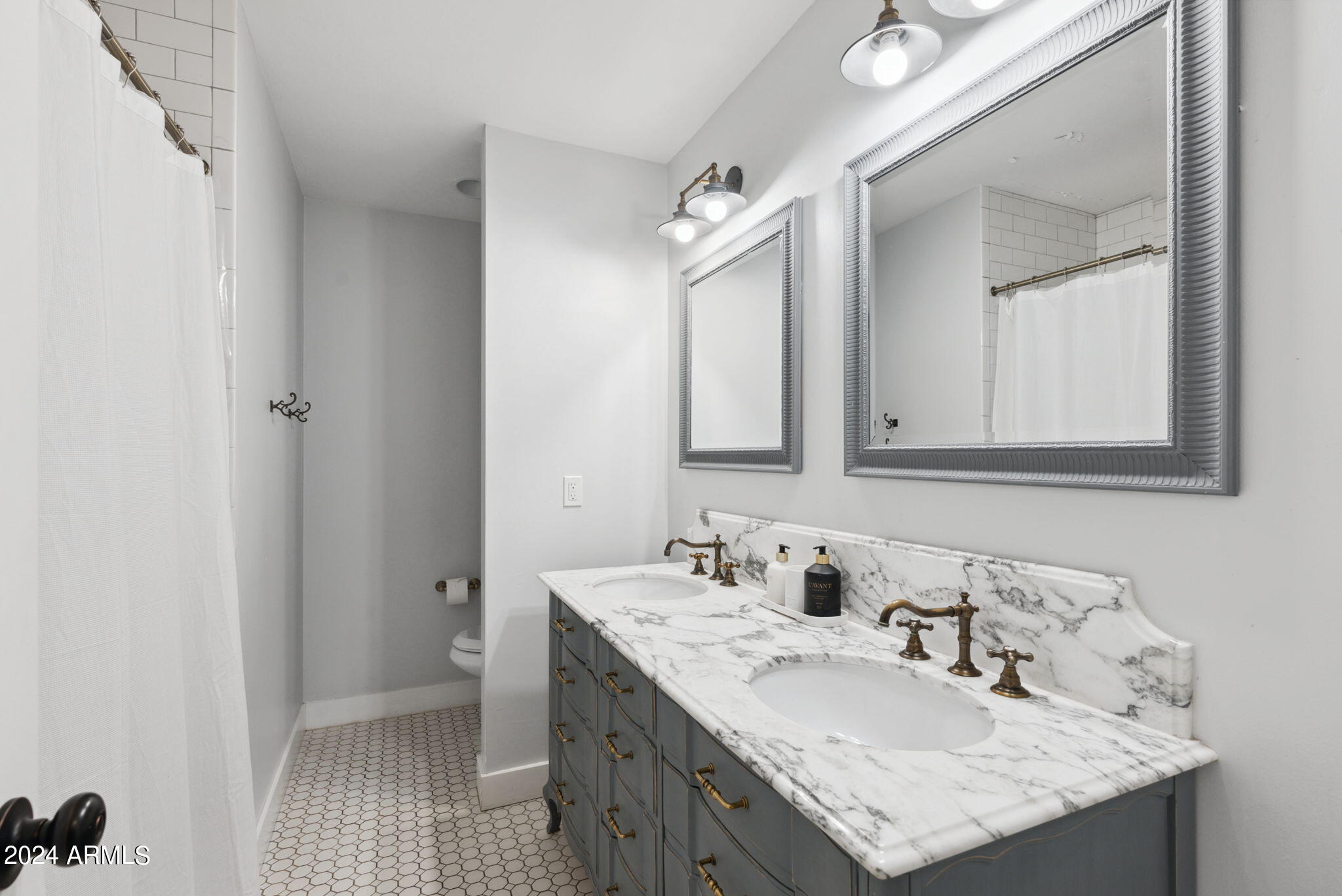 4049 E CLARENDON Avenue