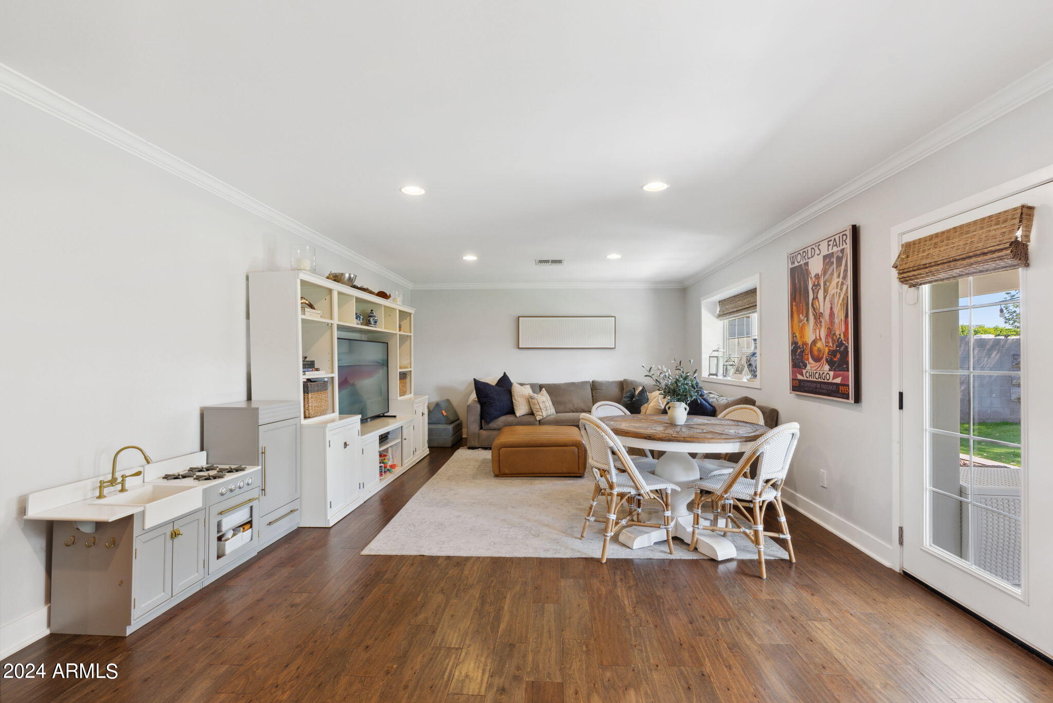 4049 E CLARENDON Avenue