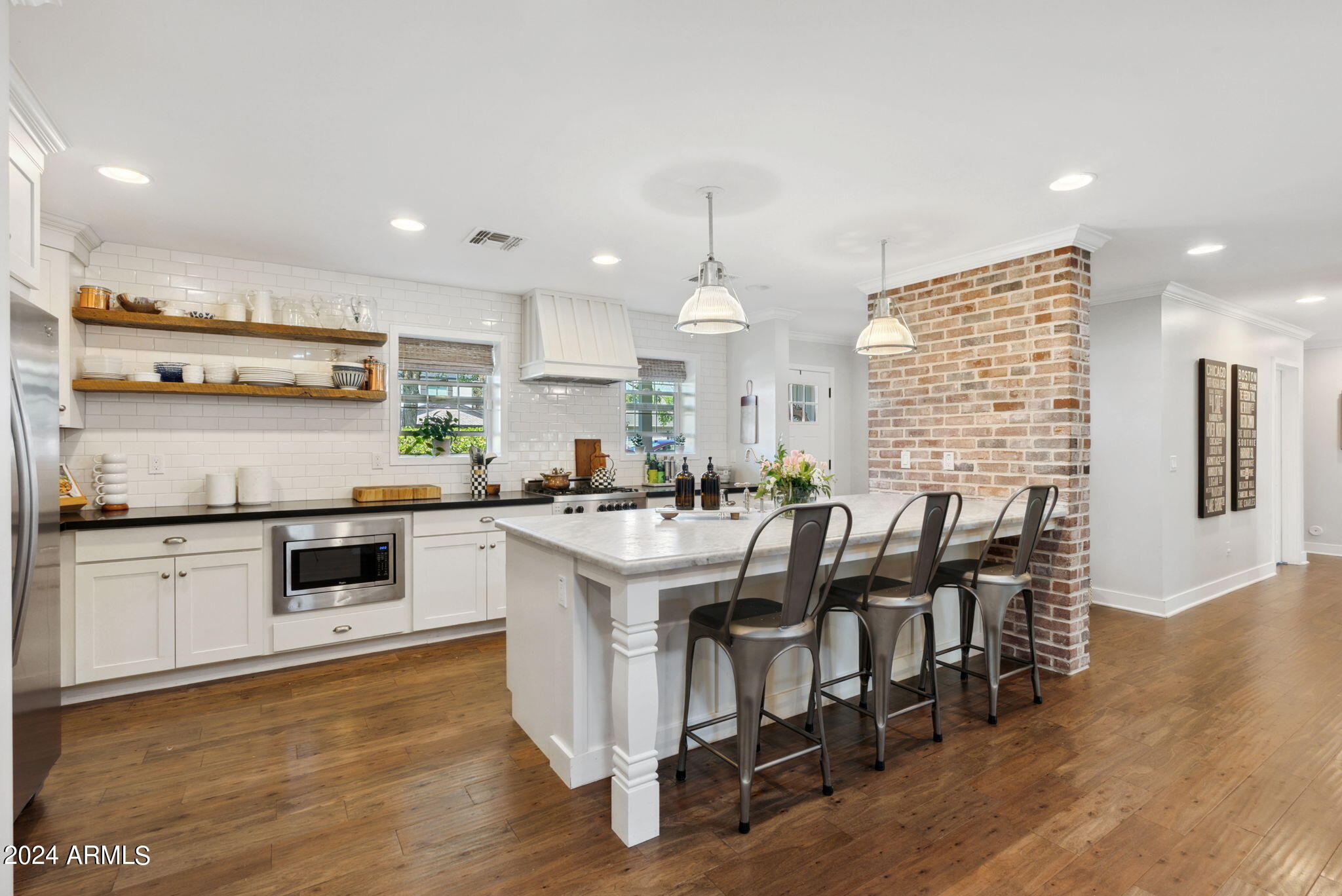 4049 E CLARENDON Avenue