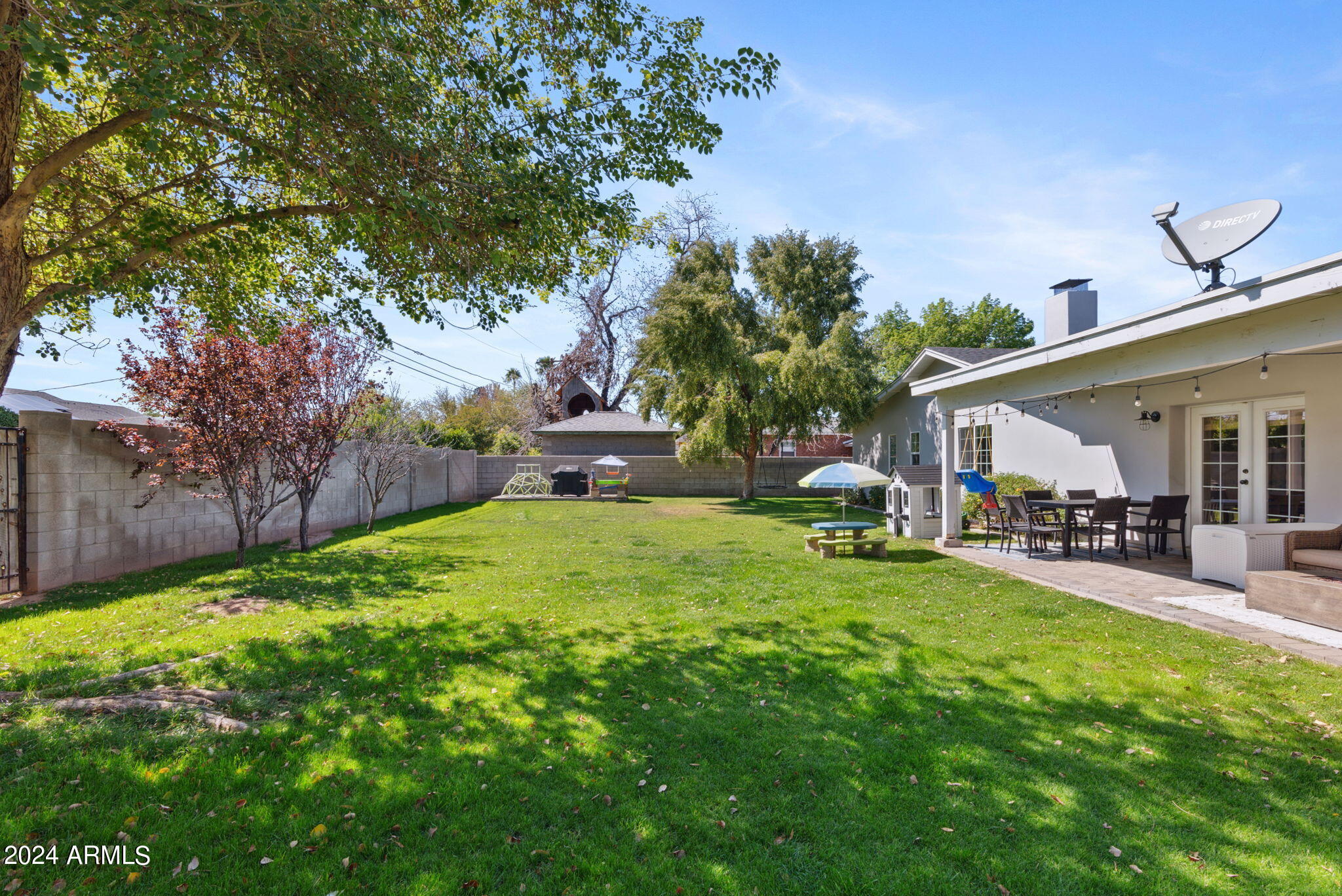 4049 E CLARENDON Avenue