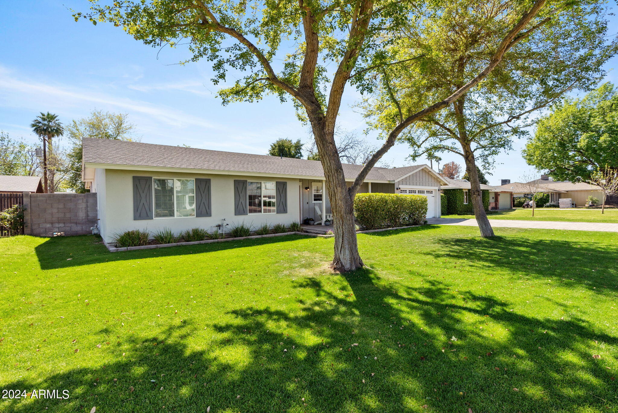 4049 E CLARENDON Avenue