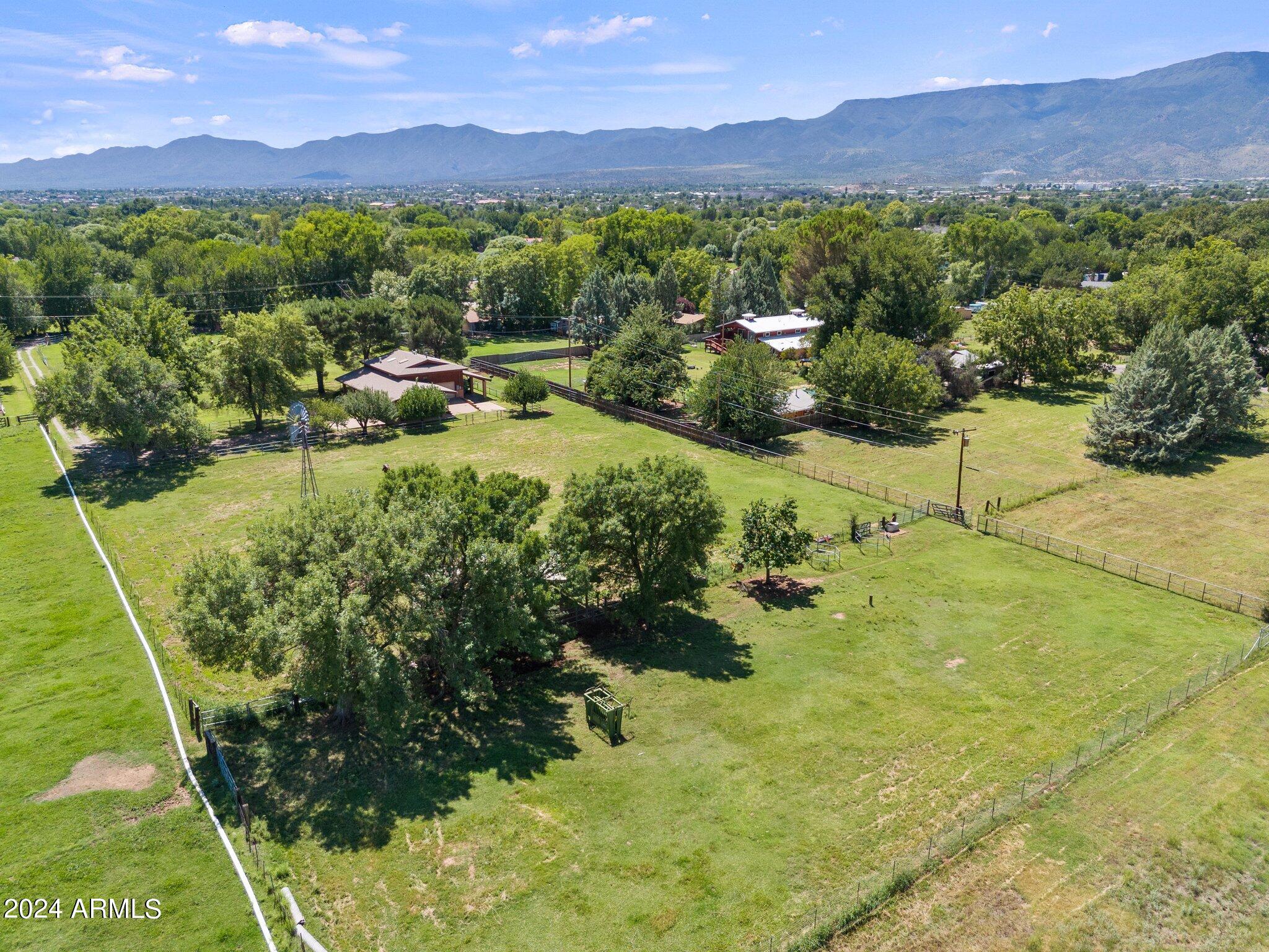 2390 E FRANQUERO Lane