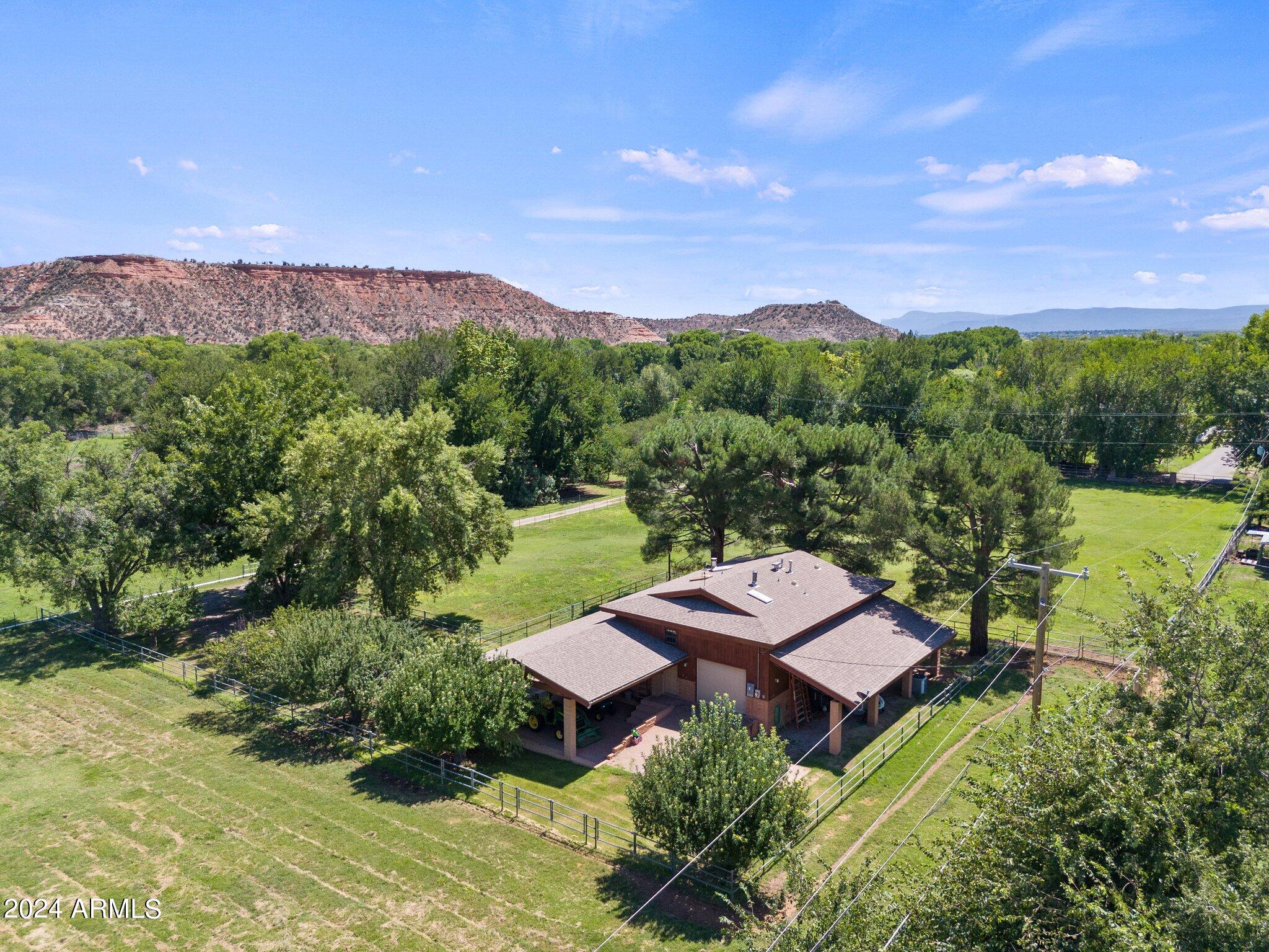 2390 E FRANQUERO Lane