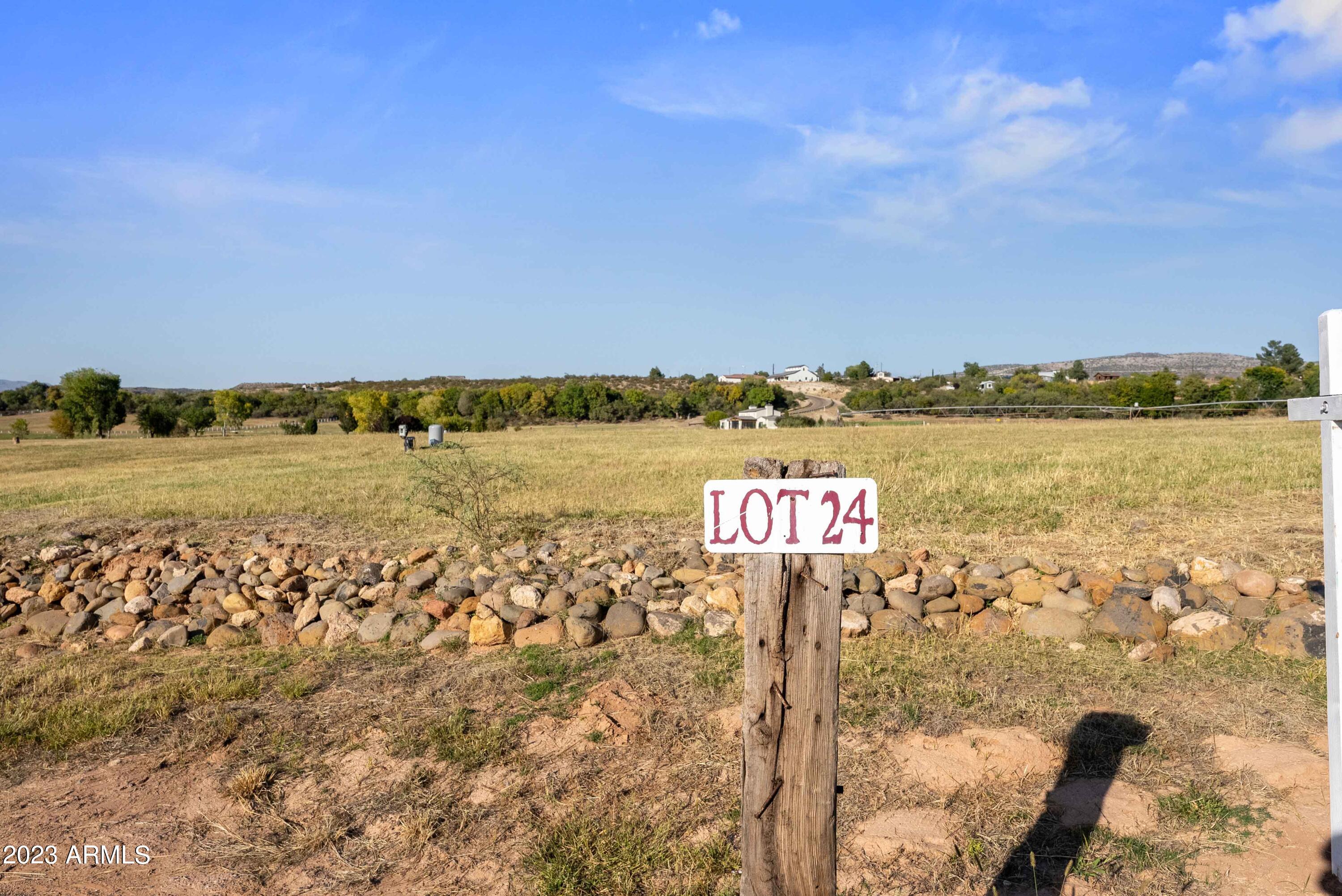 325 S BONITO RANCH Loop 24