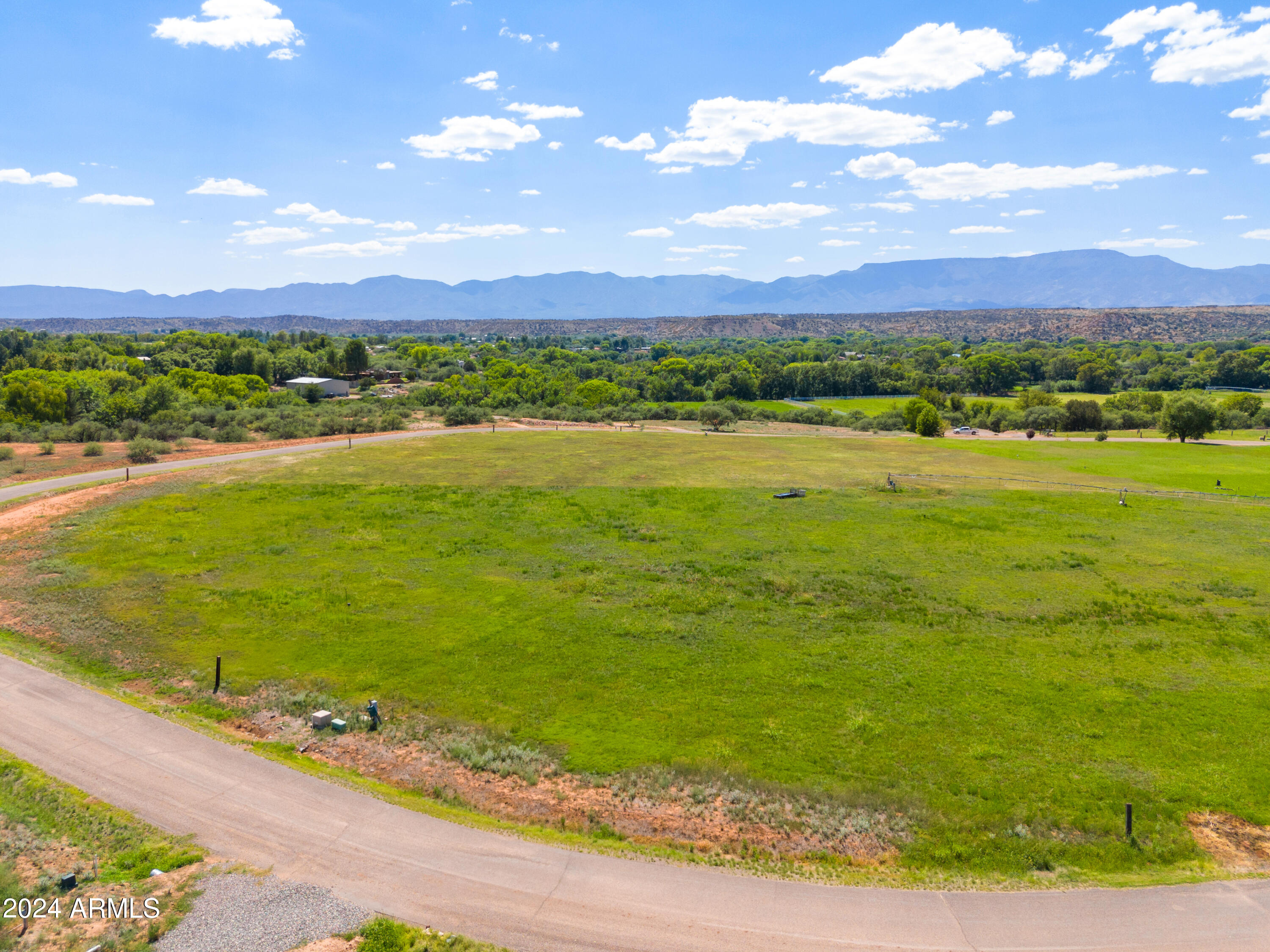 325 S BONITO RANCH Loop 24