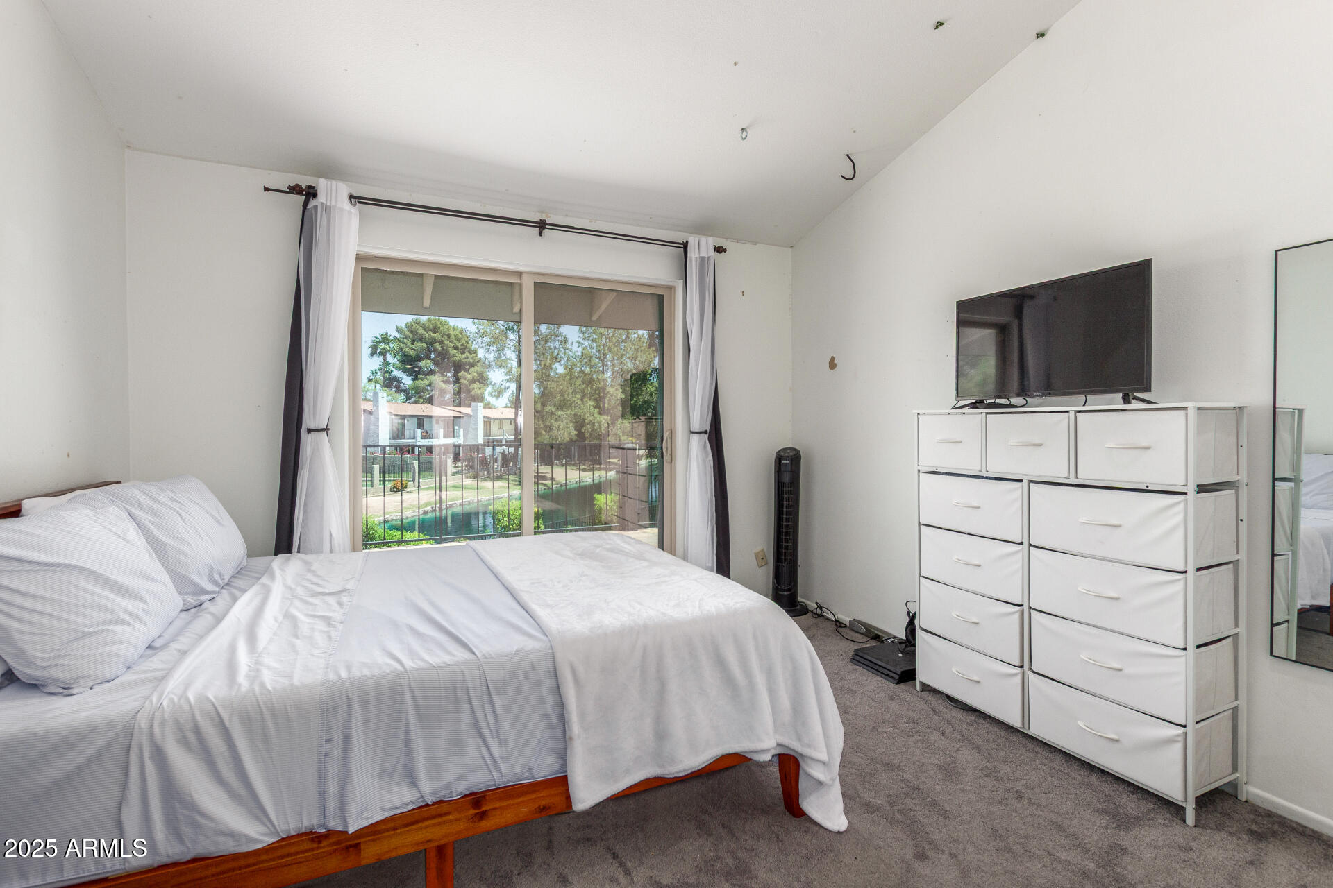 5617 S PIRATES COVE Road