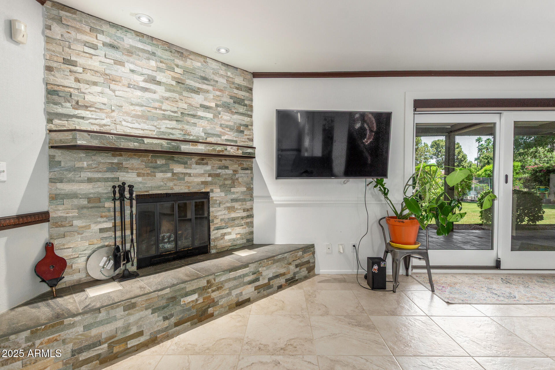 5617 S PIRATES COVE Road