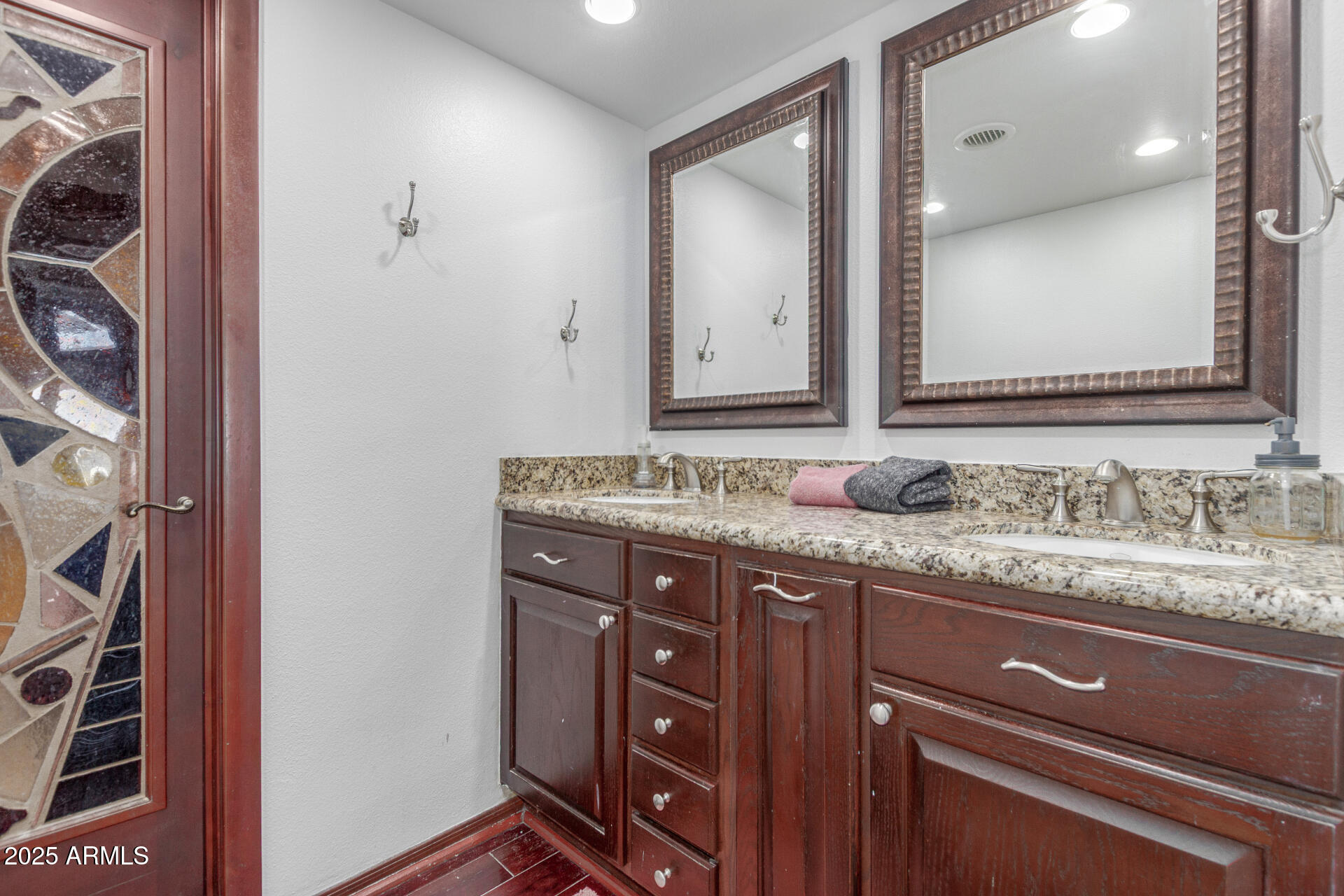 5617 S PIRATES COVE Road