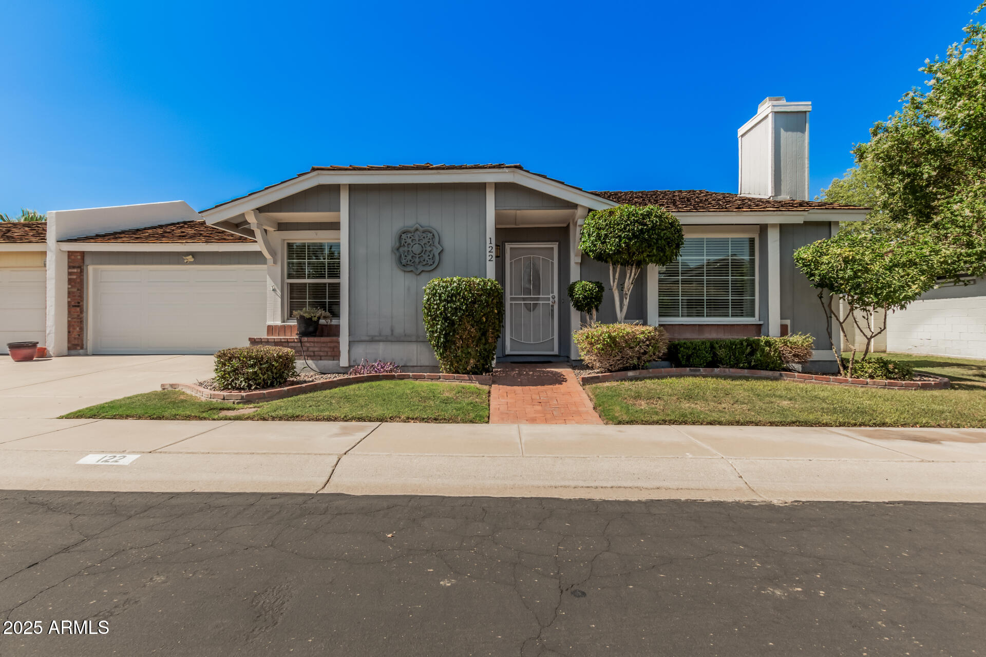 122 E CAMPO BELLO Drive