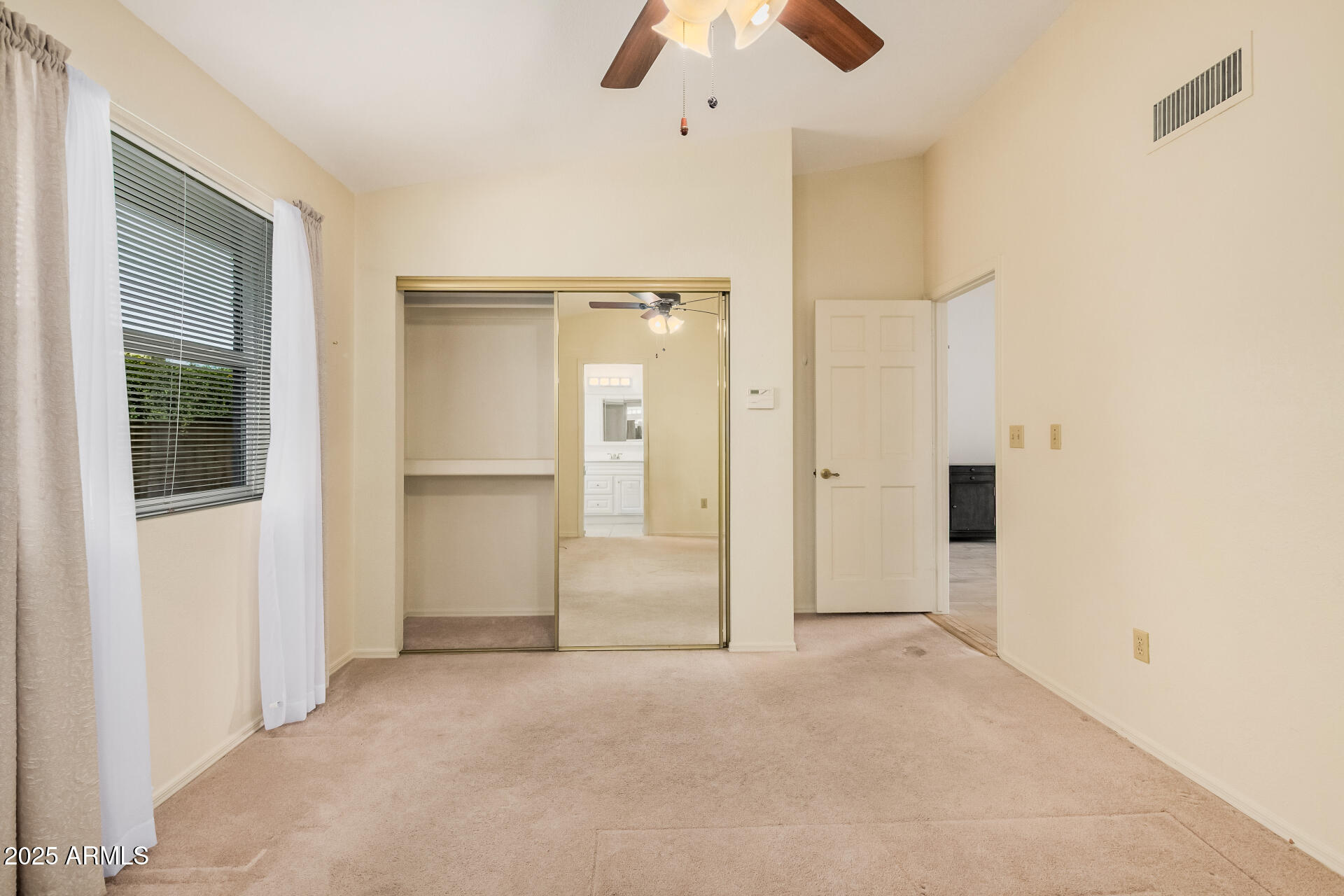 122 E CAMPO BELLO Drive