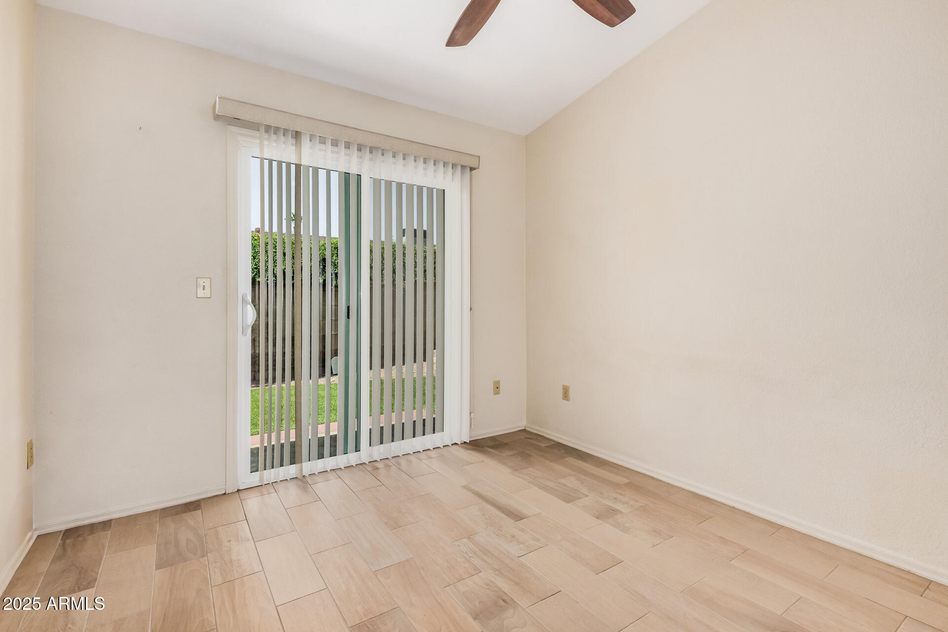 122 E CAMPO BELLO Drive