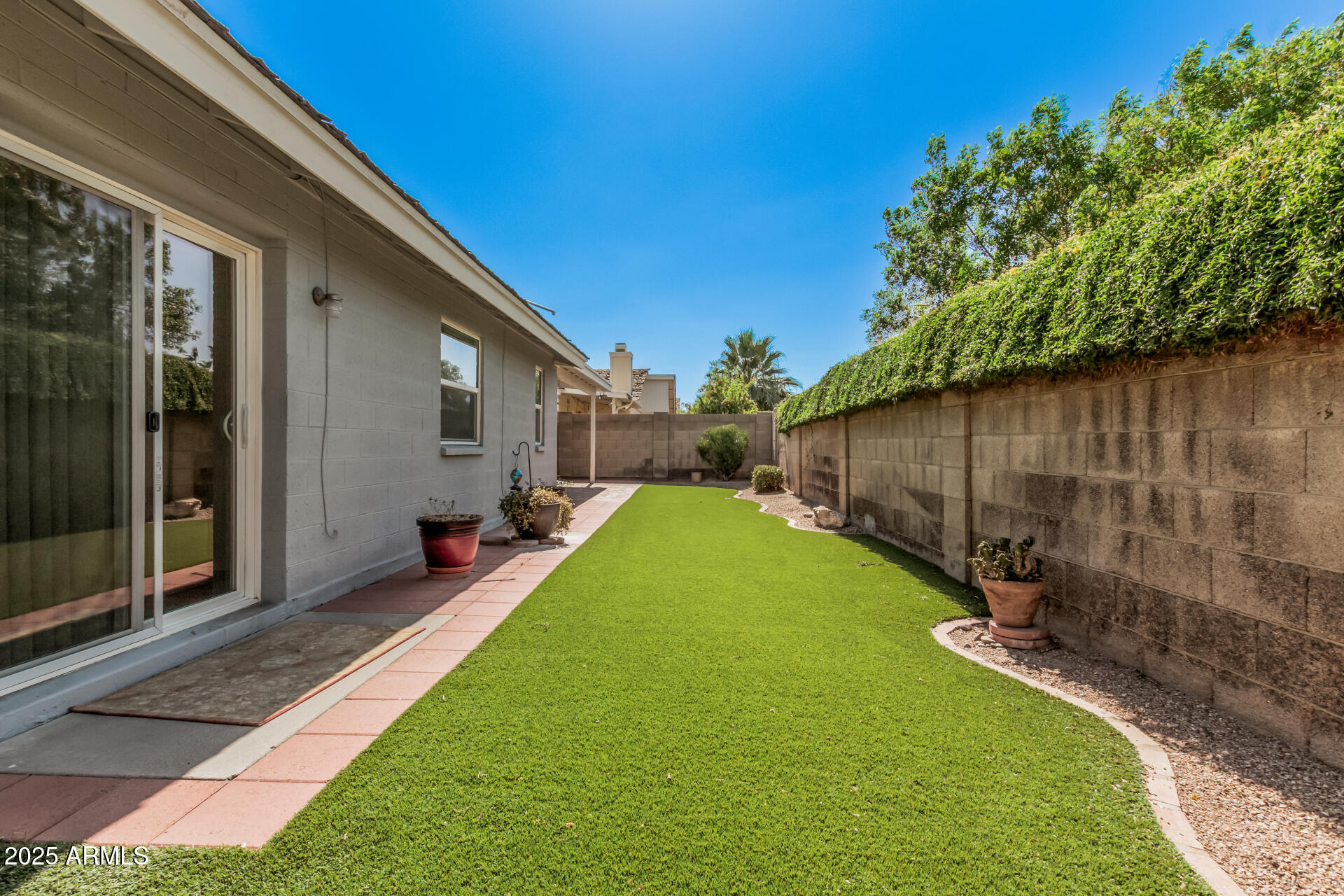 122 E CAMPO BELLO Drive