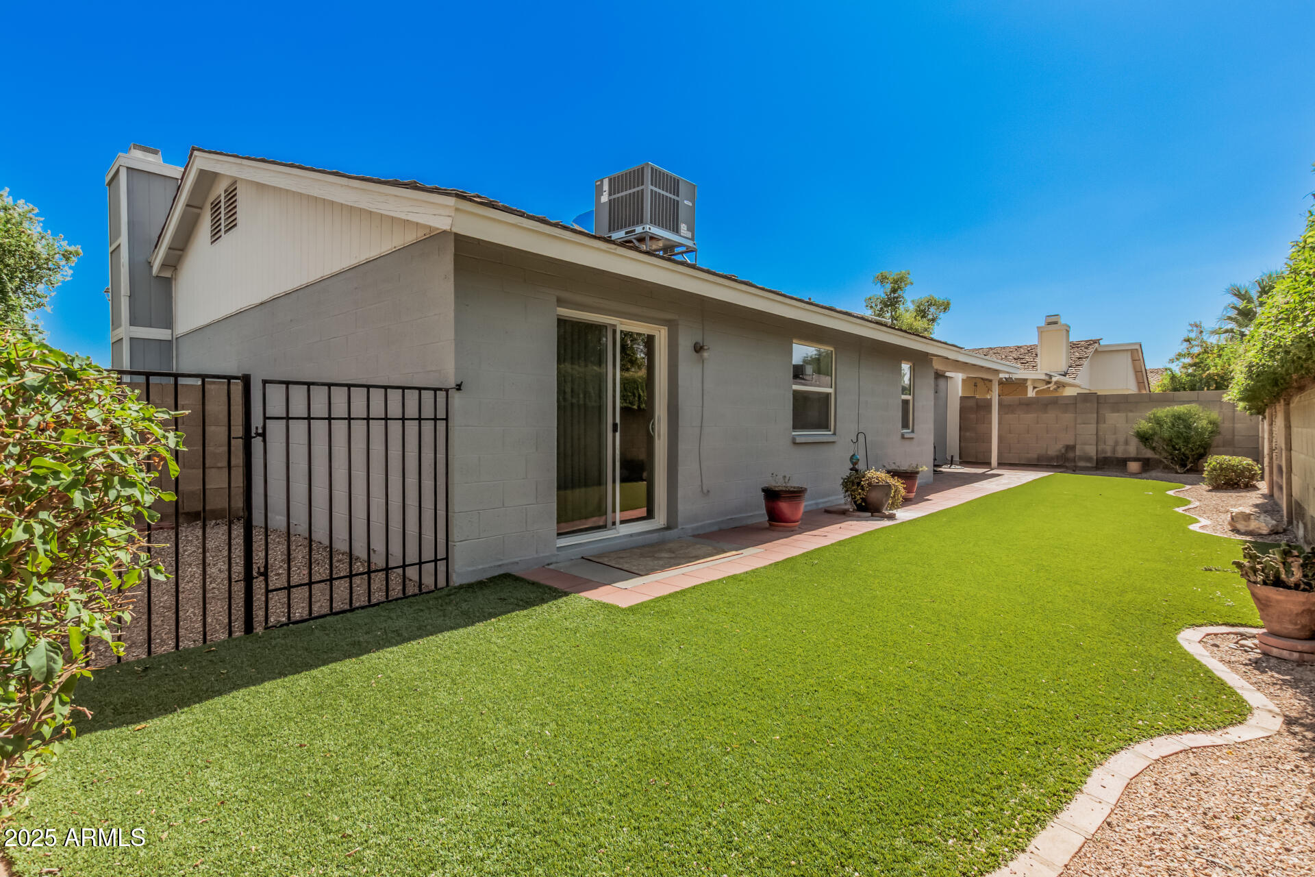 122 E CAMPO BELLO Drive