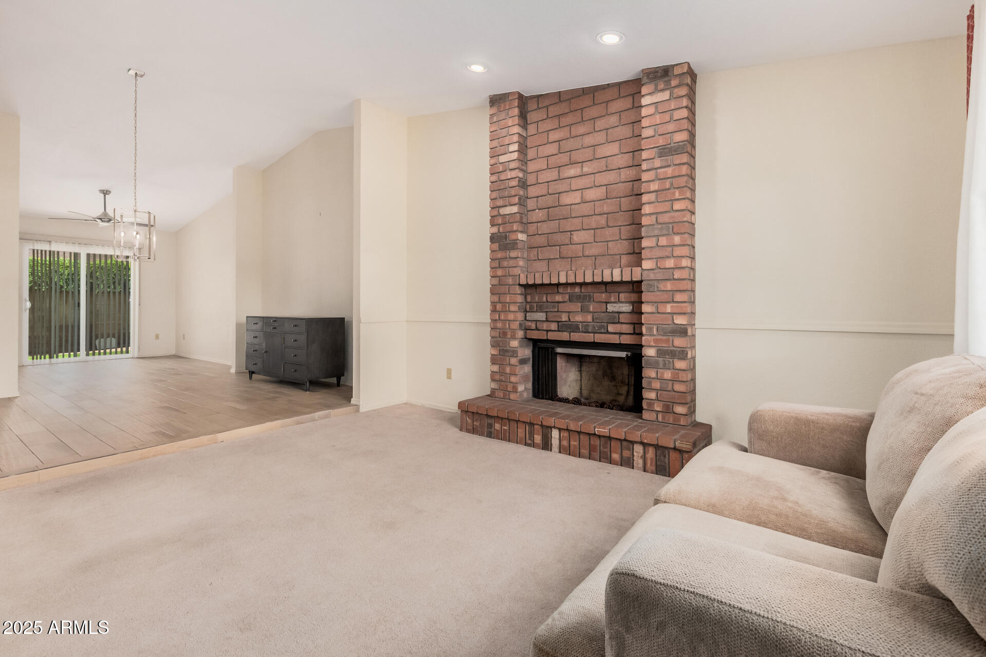 122 E CAMPO BELLO Drive