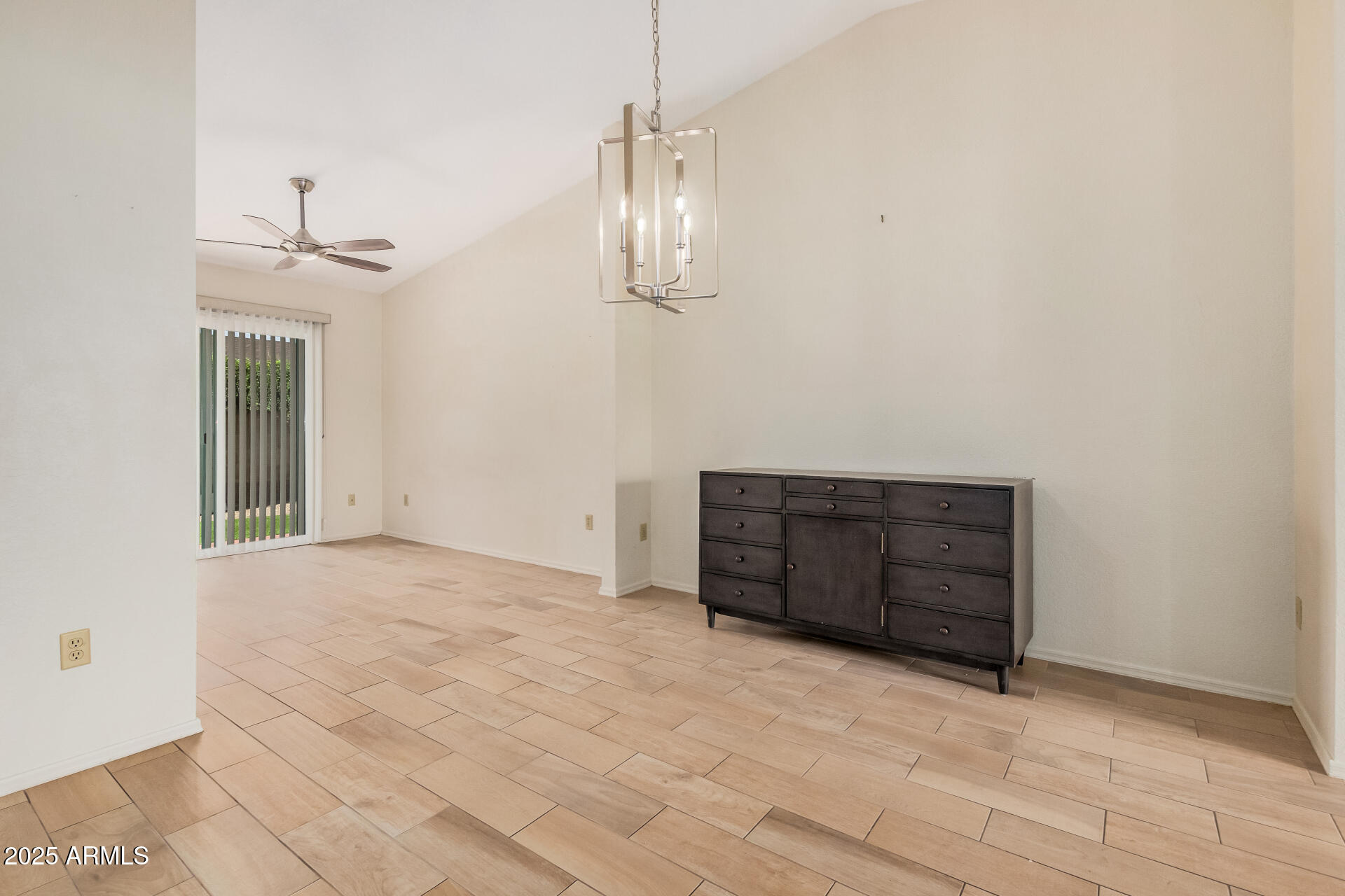 122 E CAMPO BELLO Drive