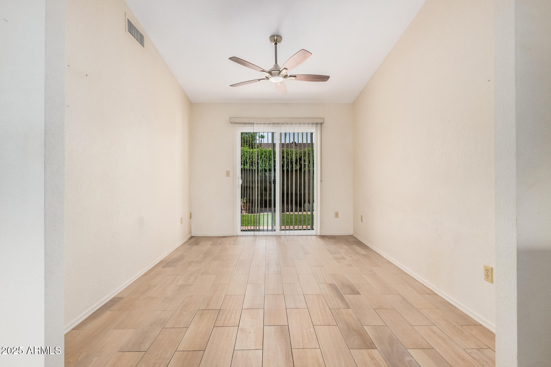 122 E CAMPO BELLO Drive