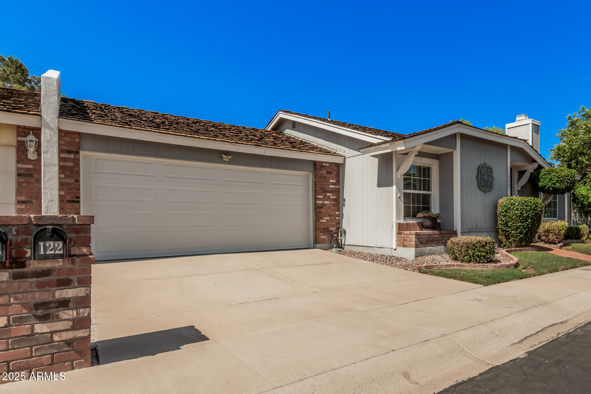 122 E CAMPO BELLO Drive